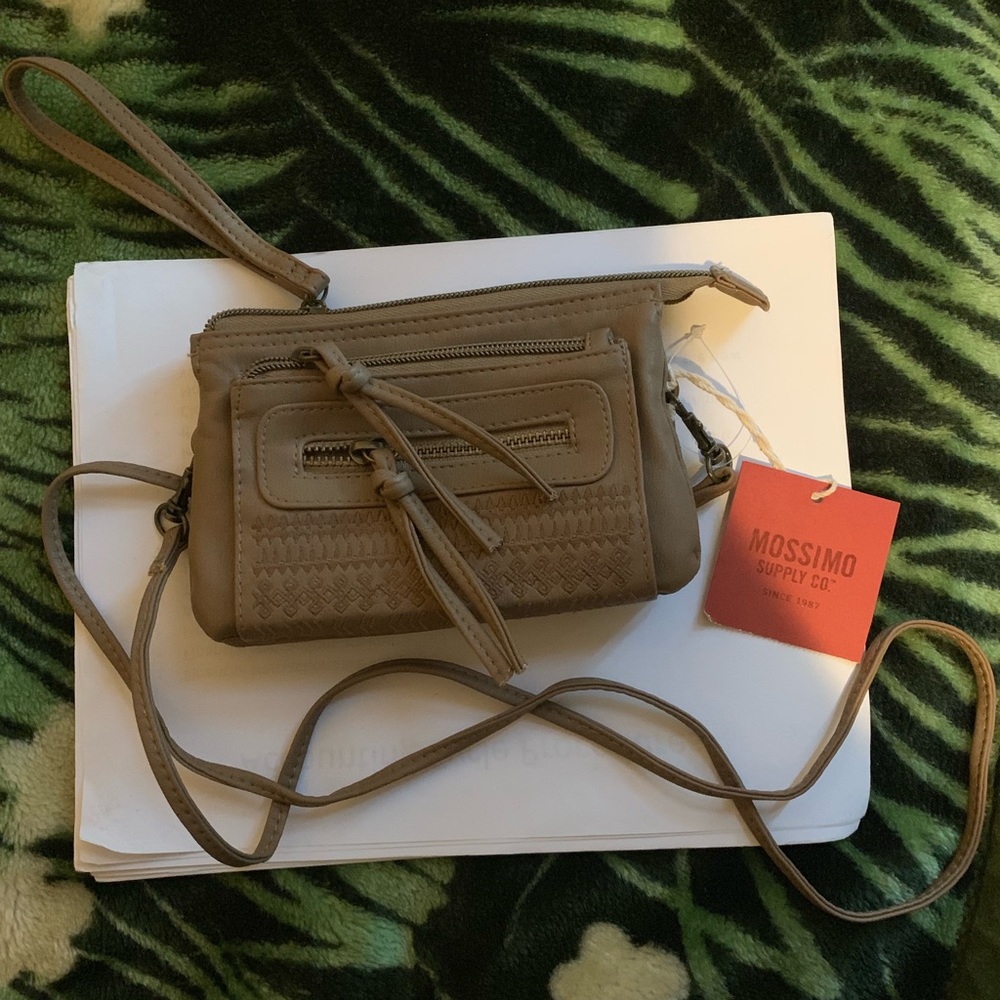 Wristlet crossbody purse